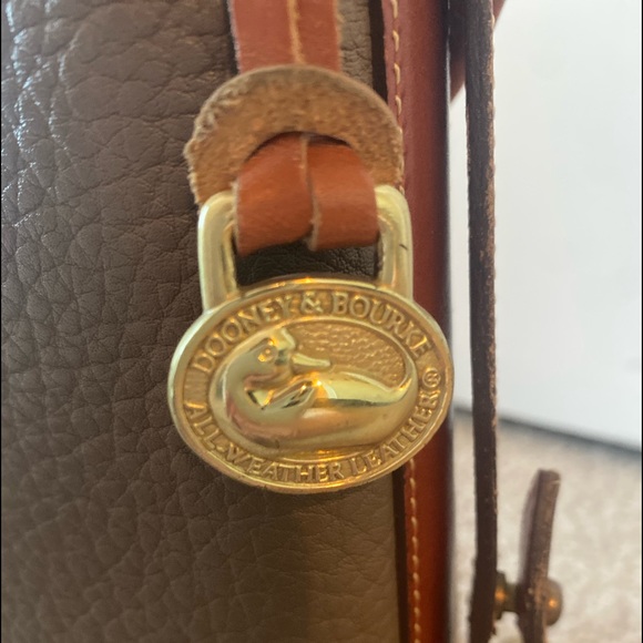 Vintage Dooney and Bourke Crossbody Purse - Picture 3 of 9